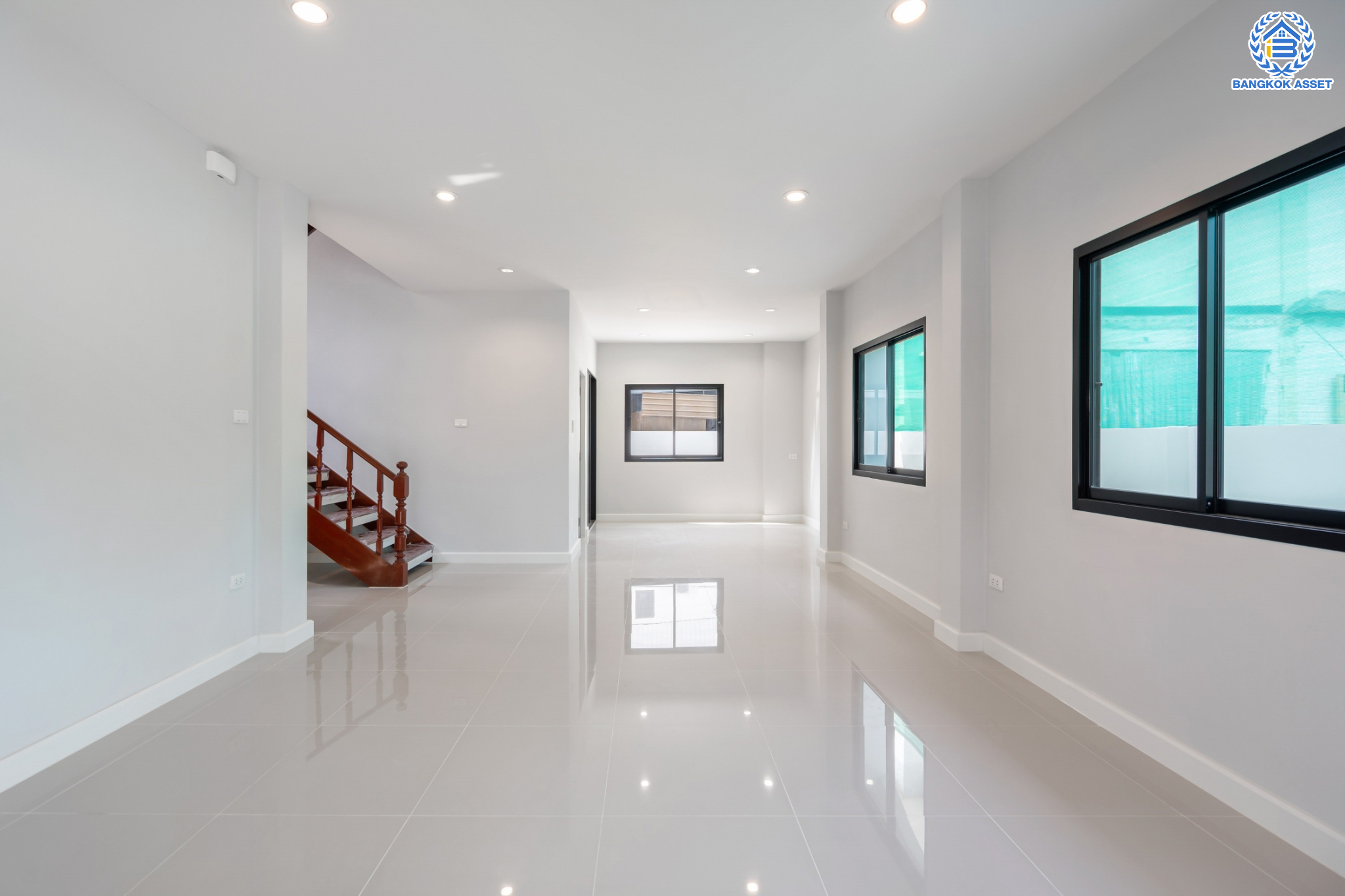 บ้านมือสองตกแต่งใหม่ ม.บุณฑริก วัชรพล-สุขาภิบาล5  เนื้อที่ 81.2 ตร.ว. ฟังก์ชัน 3 ห้องนอน 2 ห้องน้ำ จอดรถได้ 3 คัน บนทำเลเชื่อมต่อหลายเส้นทาง ถ.รามอินทรา ถ.สายไหม และ ถ.พหลโยธิน ใกล้สนามบินดอนเมือง ทางด่วน "รามอินทรา" และรถไฟฟ้าสายสีเขียว "สถานีคูคต"